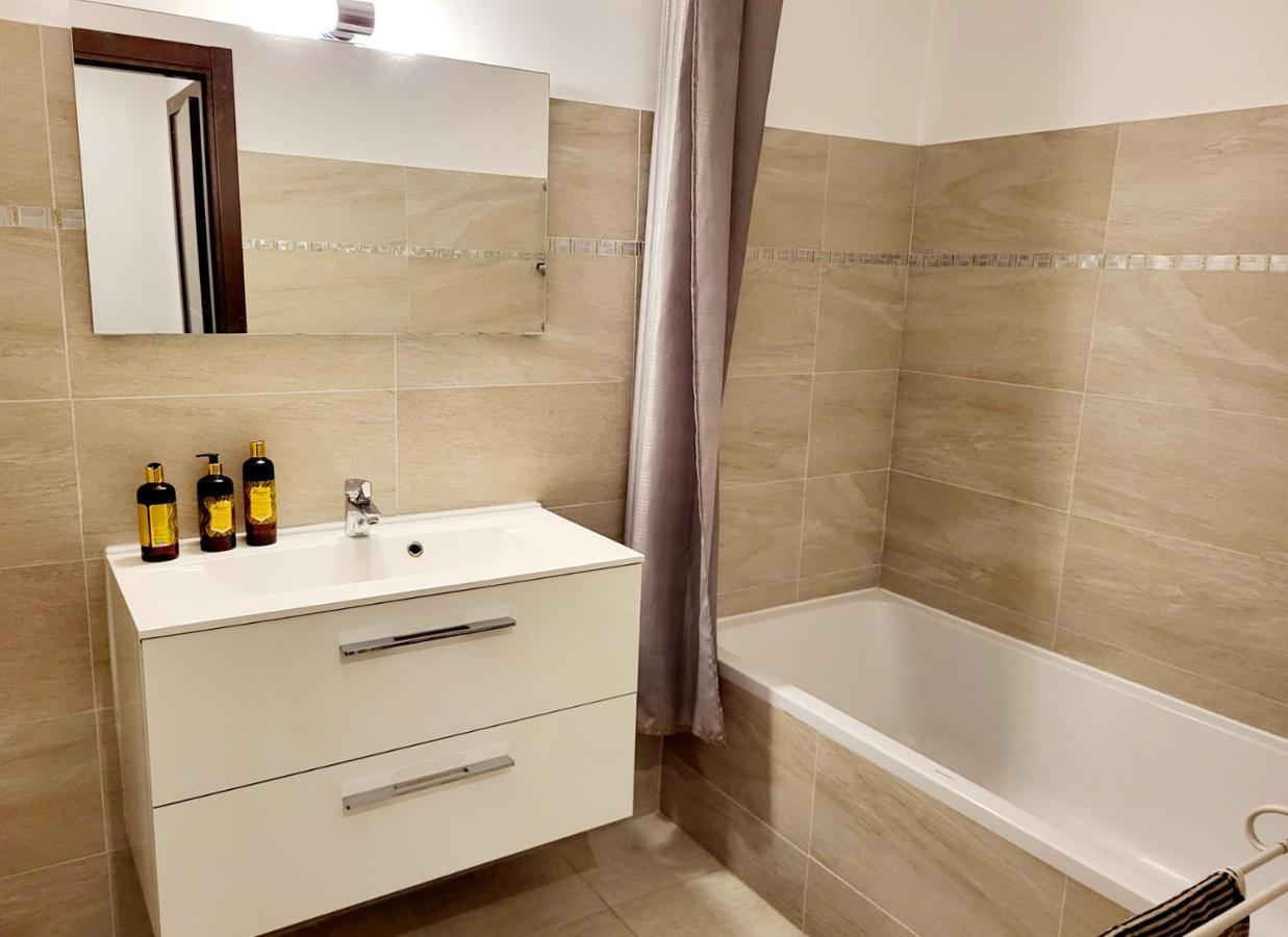 La Villa Romeo, Piscine Et Spa Сен Максим Екстериор снимка