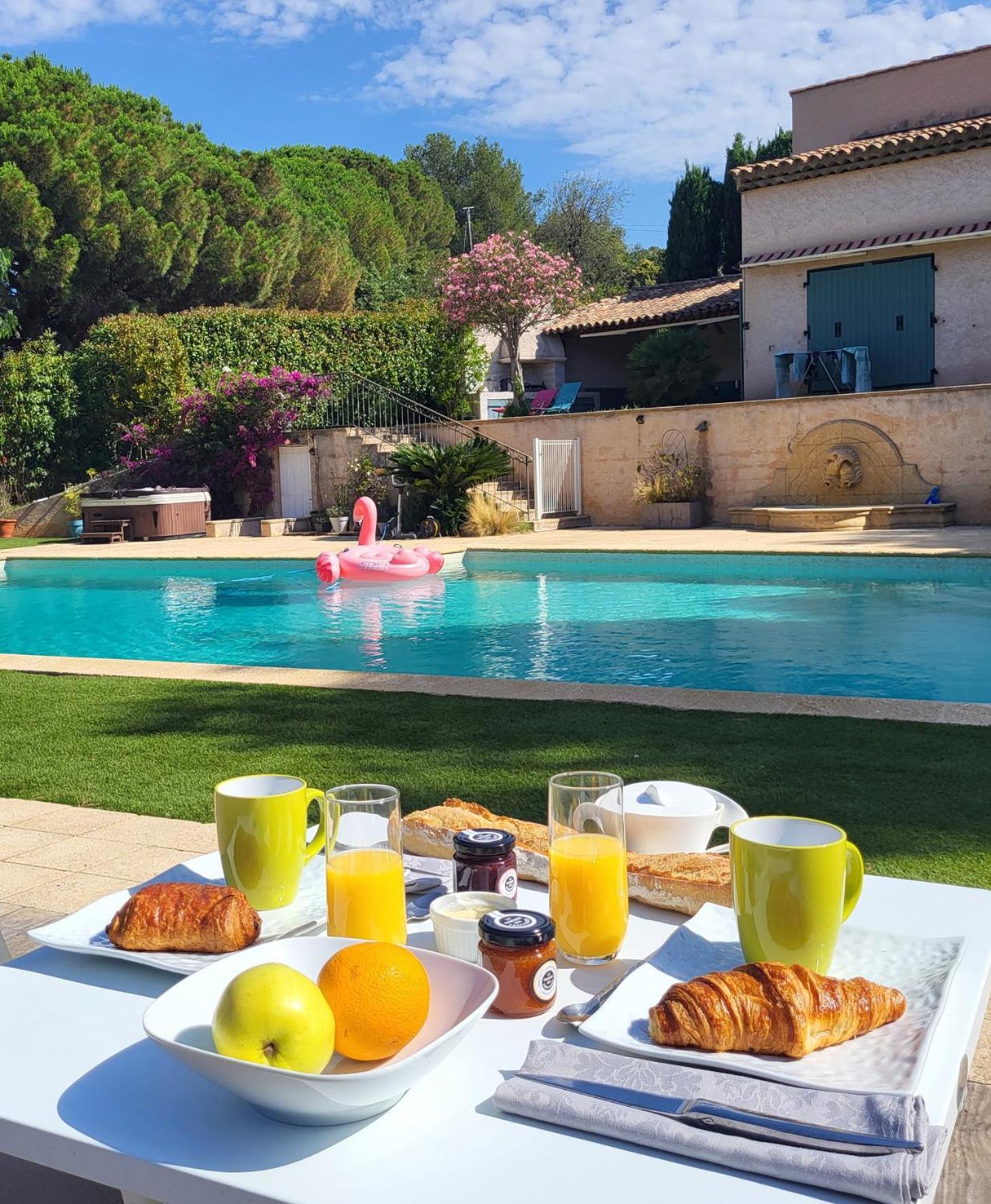 La Villa Romeo, Piscine Et Spa Сен Максим Екстериор снимка