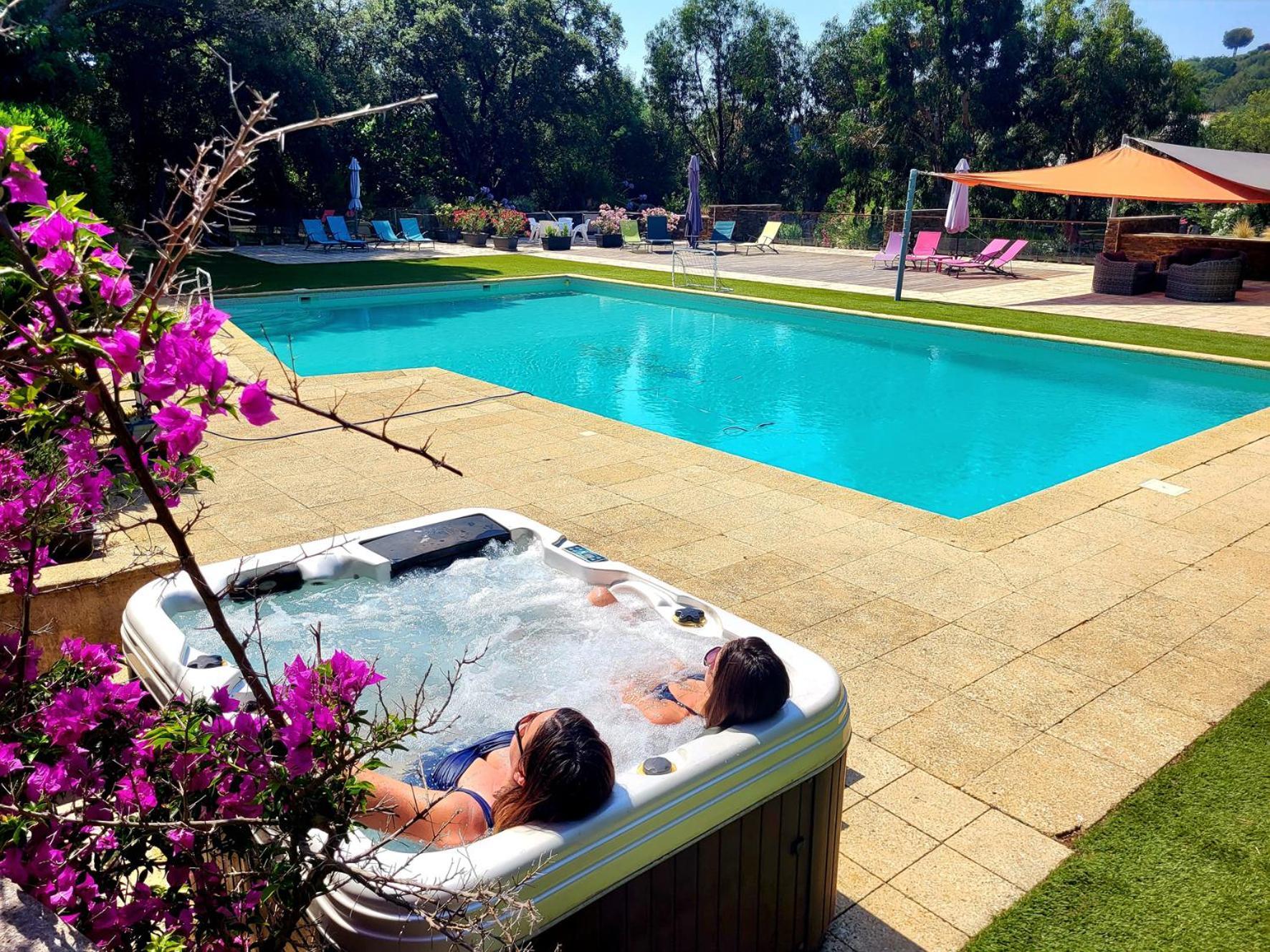 La Villa Romeo, Piscine Et Spa Сен Максим Екстериор снимка
